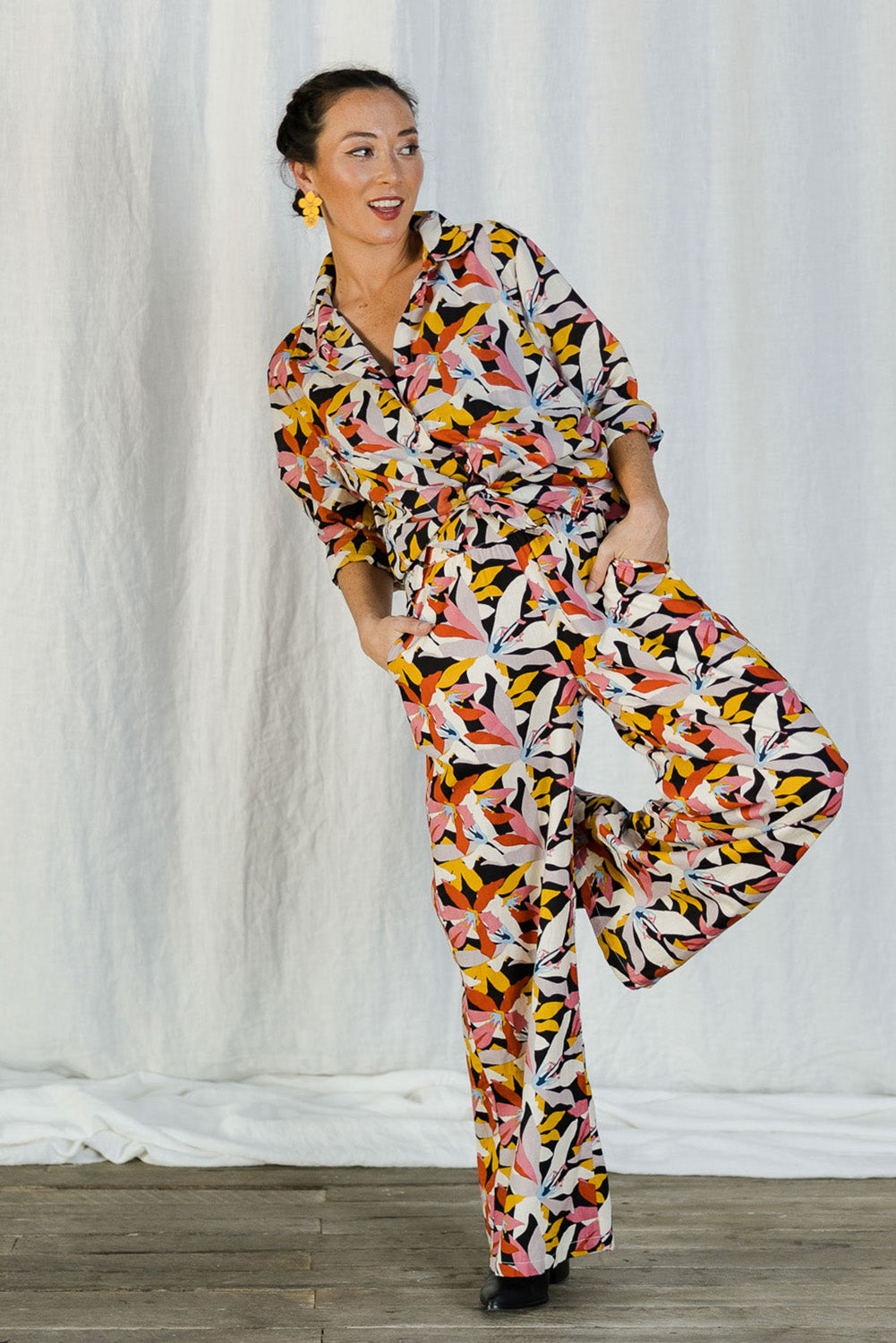 Model Katie wearing size 10 of the Stella Print Pant in colour Floral (Blue), from the front, showing the whole outfit