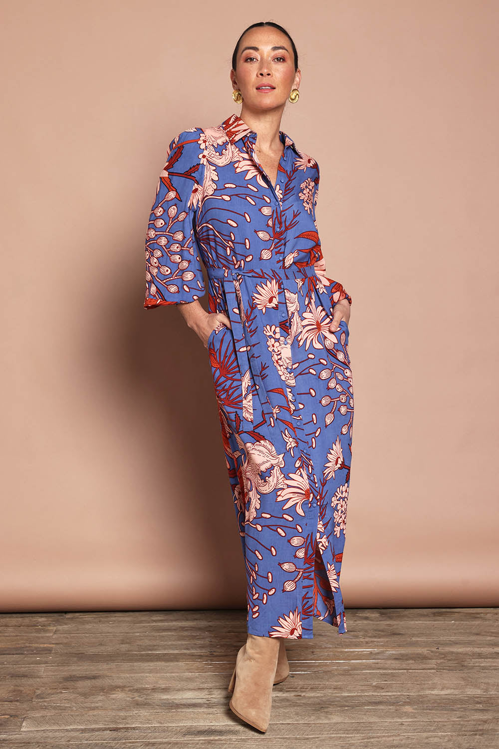 Model Katie wearing size 10 of the Lucy Maxi Shirt Dress in colour Gardenblue (Blue), from the front, showing the whole outfit