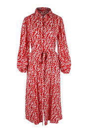 Product shot of the Sandra Midi Shirt Dress in colour Forest (Red), from the front