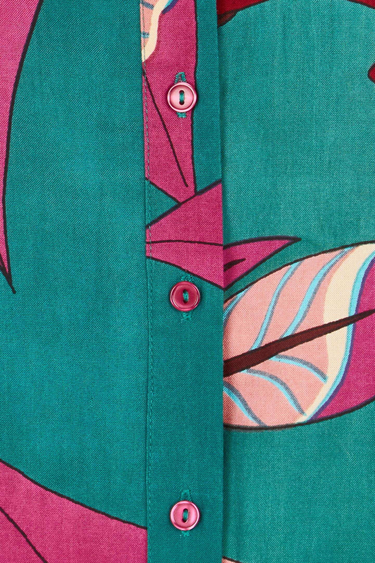 Product shot of the Luna Shirt in colour Oleander, detail
