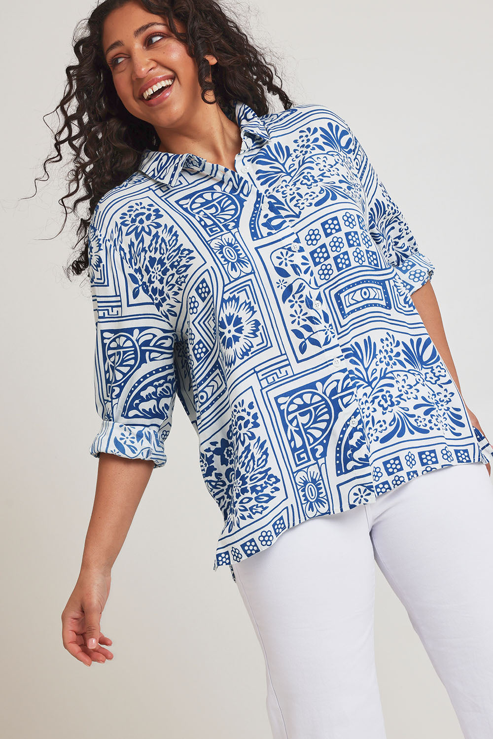 Model Terri-Leigh wearing size 14 of the Kelly Relaxed Shirt in colour Labyrinth (Blue), from the front, cropped image