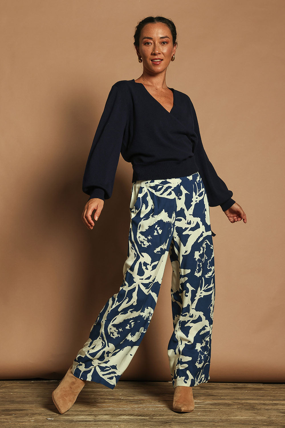 Model Katie wearing size 10 of the Kayla Pant in colour Inkblot (Blue), from the front, showing the whole outfit