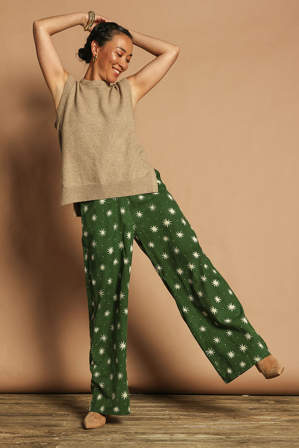 Model Katie wearing size 10 of the Patricia Cotton Pant in colour Nightsky (Green), from the front, showing the whole outfit