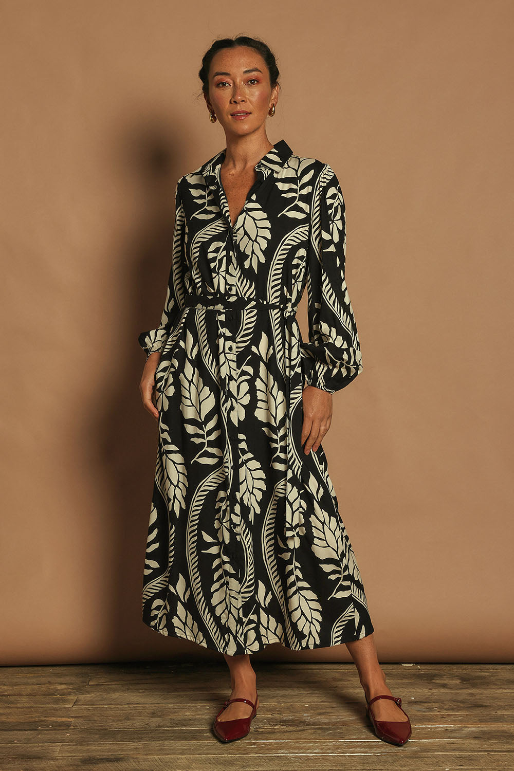Model Katie wearing size 10 of the Leah Midi Shirt Dress in colour Blkvine (Black), from the front, showing the whole outfit