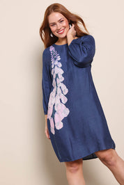 Model Georgiel wearing size 10 of the Isabella Shift Dress – Foxglove in colour Foxglove, in a cropped view