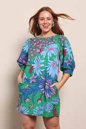 Model Georgiel wearing size 10 of the Polly Cotton Shift Dress – Greengard in colour Greengard, in a cropped view