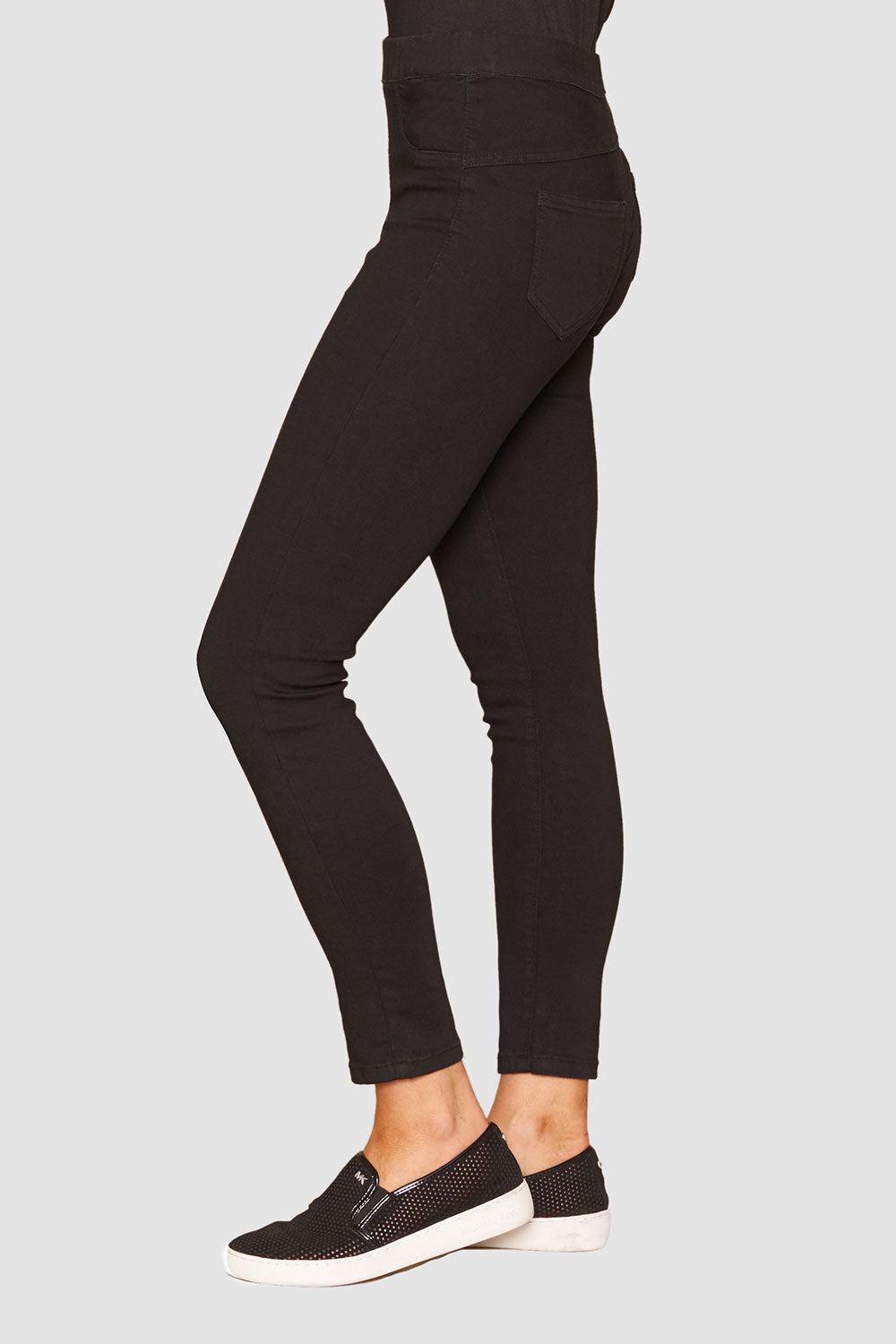A model wearing the Crop Jean in colour Black (Black), from the front, showing the whole outfit