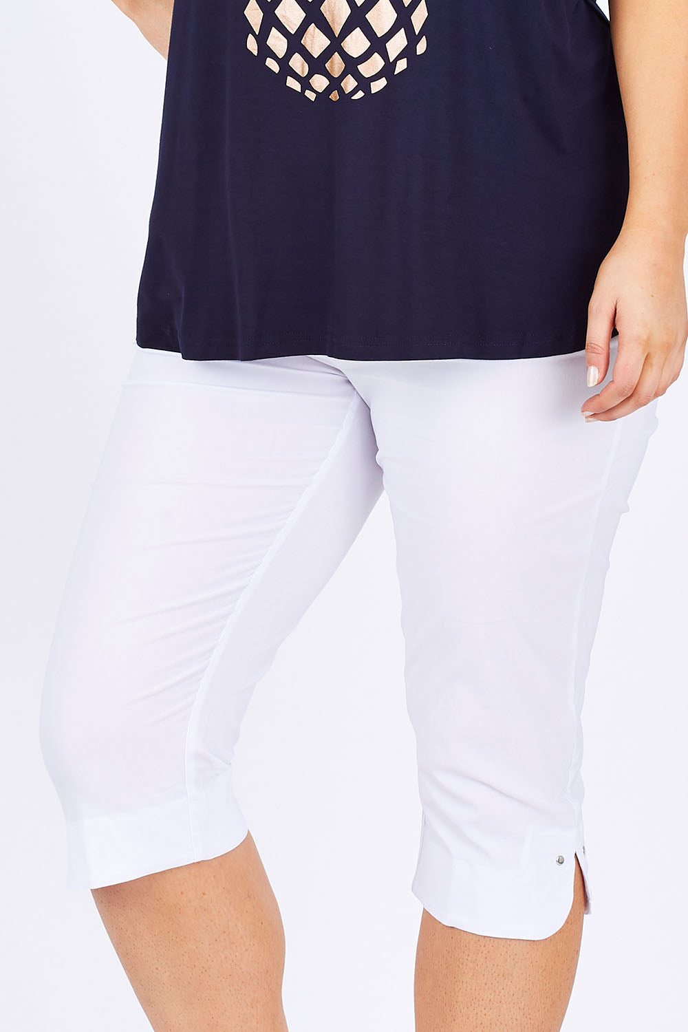 Model Jess wearing size L of the Trimmed Pocket Cropped Pant in colour White (White), from the front, cropped image