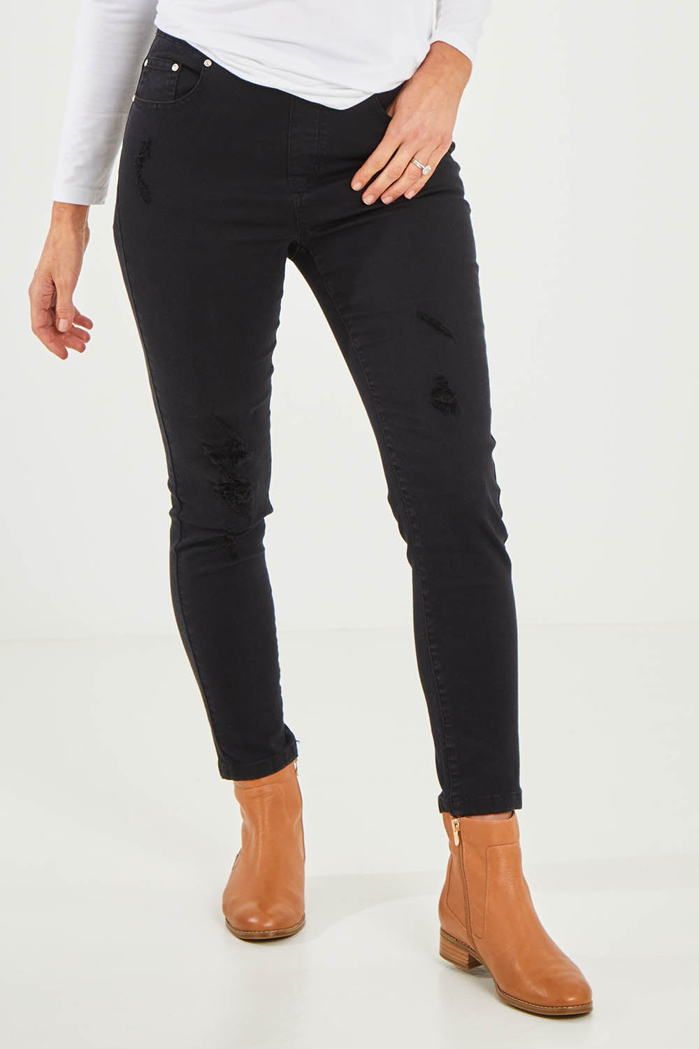 Model Kelly wearing size S of the Pull On Ripped Jeans in colour Black (Black), from the front, cropped image