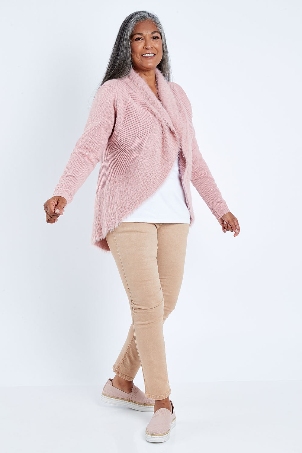 Model Nadine wearing size S of the Faux Fur Cardigan in colour Rose (Pink), from the front, showing the whole outfit