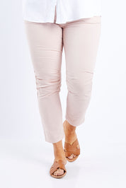 Model Laura wearing size L of the Lightweight Jogger Jean in colour Palepink (Pink), from the front, cropped image