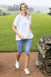 Model Kelly wearing size S of the Jogger Short in colour Denim (Blue), from the front, showing the whole outfit