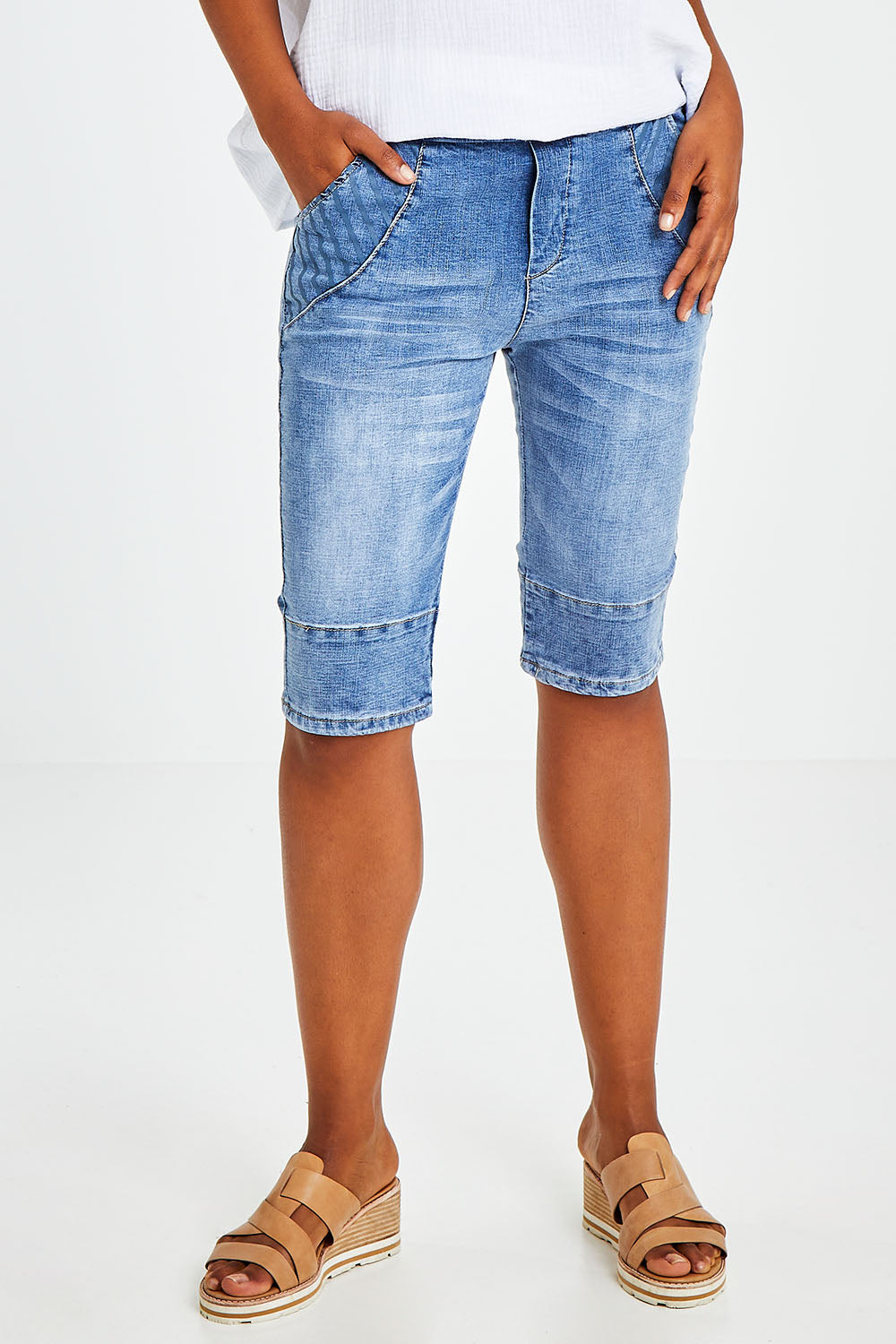 Model Olivia wearing size S of the Jogger Short in colour Denim (Blue), from the front, cropped image