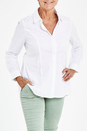 Model Elise wearing size S of the Poplin Shirt in colour White (White), from the front, cropped image
