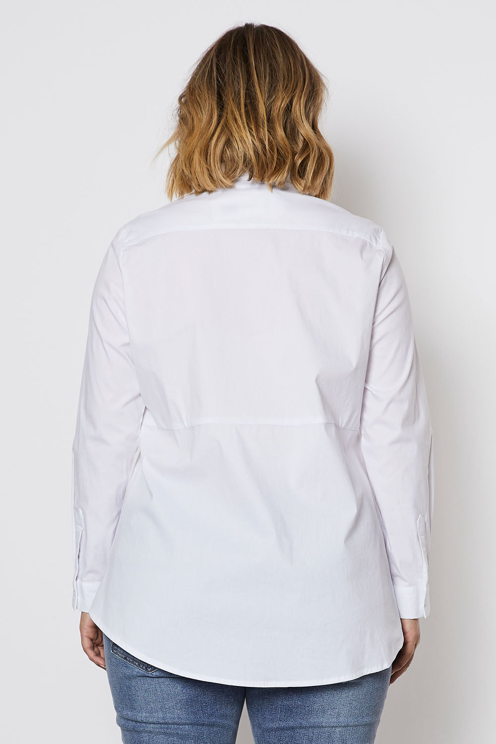 A model wearing the Poplin Shirt in colour White (White), from the back