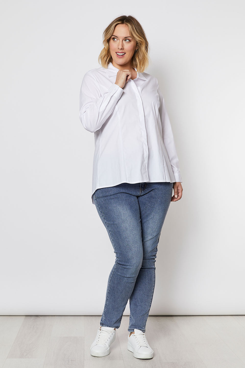 A model wearing the Poplin Shirt in colour White (White), from the front, showing the whole outfit