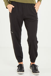 Model Kelly wearing size S of the Zip Pocket Pant in colour Black (Black), from the front, cropped image