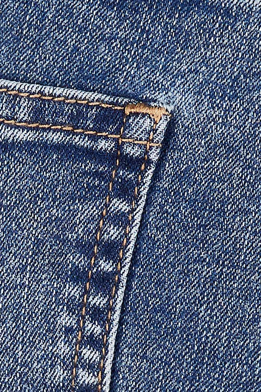 Product shot of the Sophie Mom Jean in colour Denim (Blue), detail