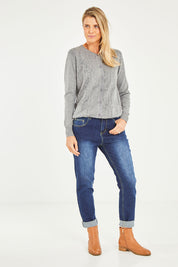 Model Kelly wearing size S of the Sammi Jean in colour Darkdenim (Blue), from the front, showing the whole outfit