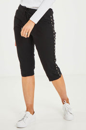 Model Kelly wearing size S of the Crushed Jean Short in colour Black (Black), from the front, cropped image