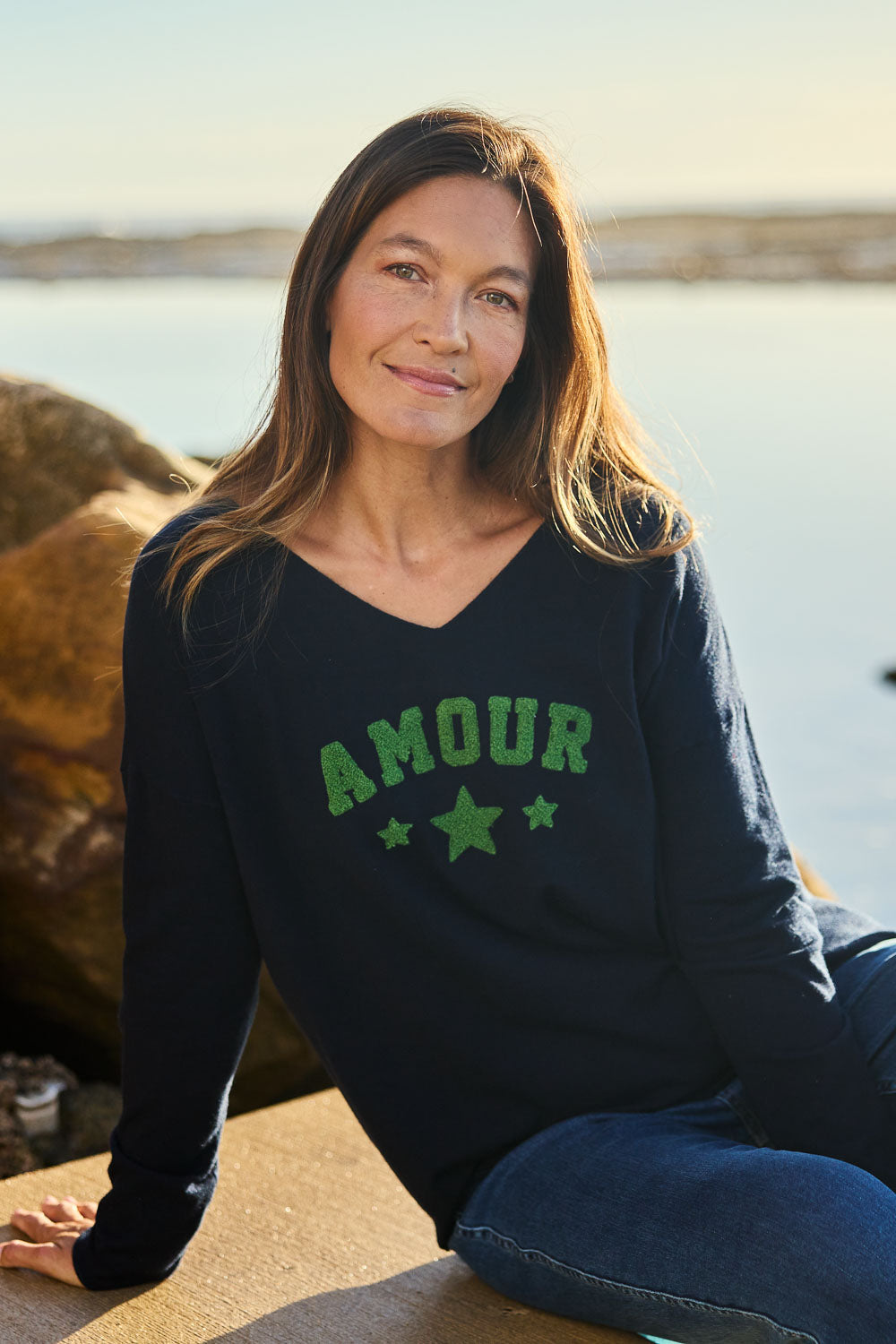 Model Alex wearing size S of the Amour Knit in colour Navy (Blue), from the front, showing the whole outfit