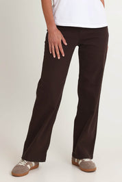 Model Riina wearing size S of the Maddy Wide Leg Jean in colour Chocolate, from the front, cropped image