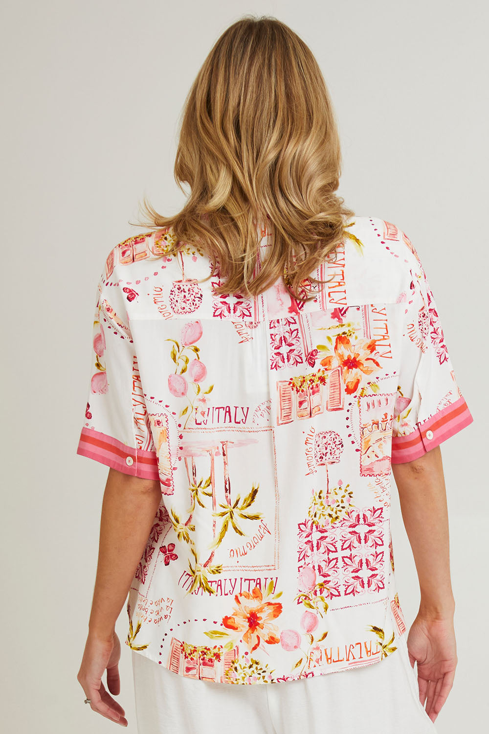 Model Grace wearing size S of the Ciao Bella Shirt in colour Pink (Pink), from the back