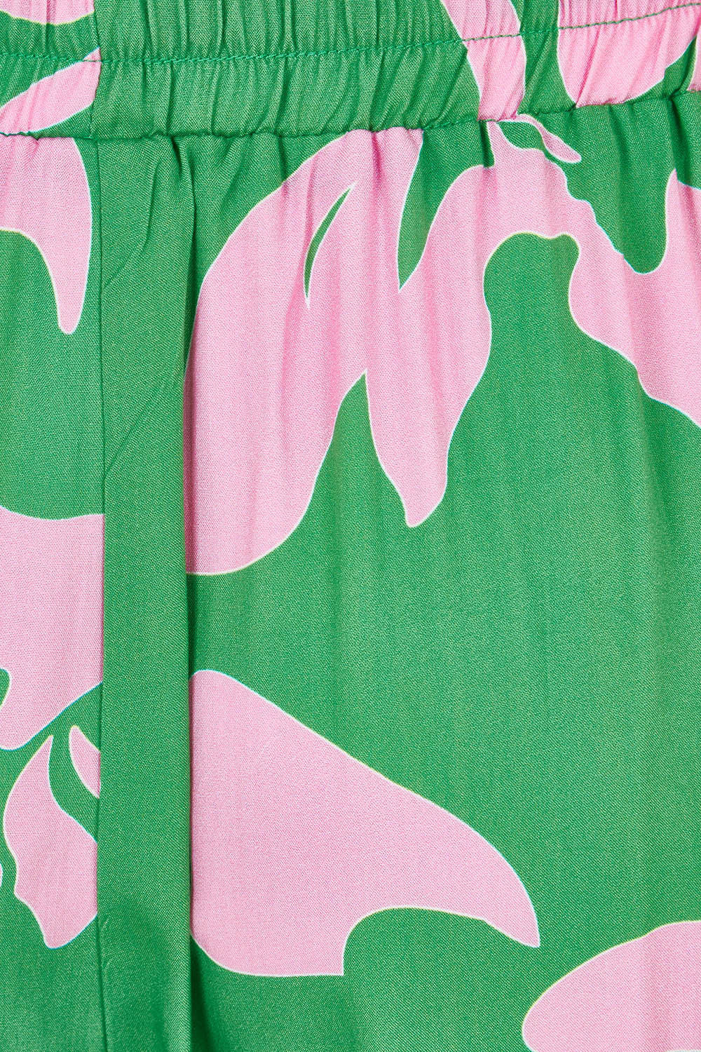 Product shot of the Spring Pant in colour Emerald (Green), detail