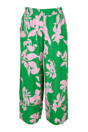 Product shot of the Spring Pant in colour Emerald (Green), from the front
