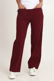 Model Riina wearing size S of the Carpenter Wide Leg Jean in colour Shiraz (Red), from the front, cropped image