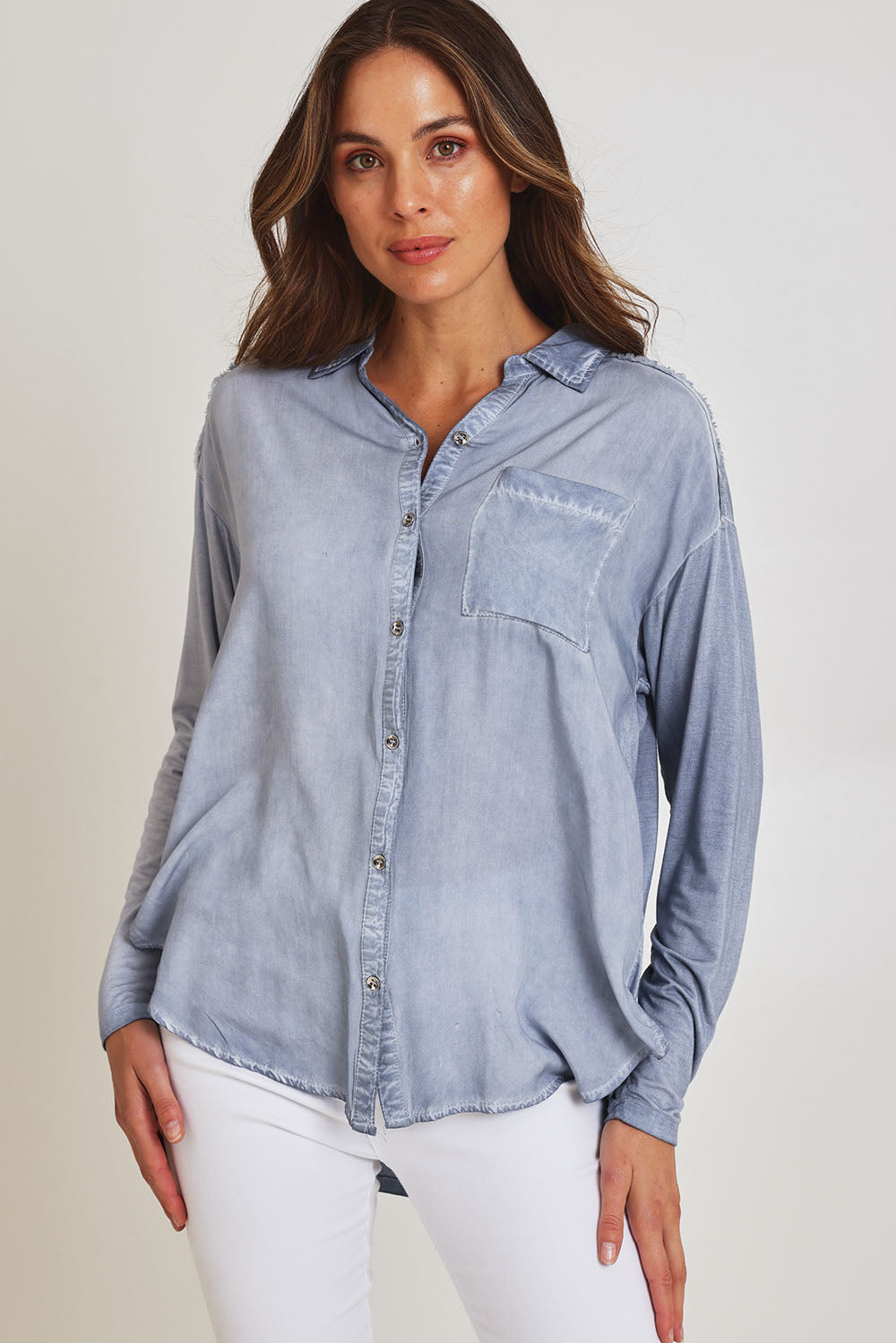 Model Madeline wearing size S of the Paige Garment Washed Shirt in colour Washblue (Blue), from the front, cropped image