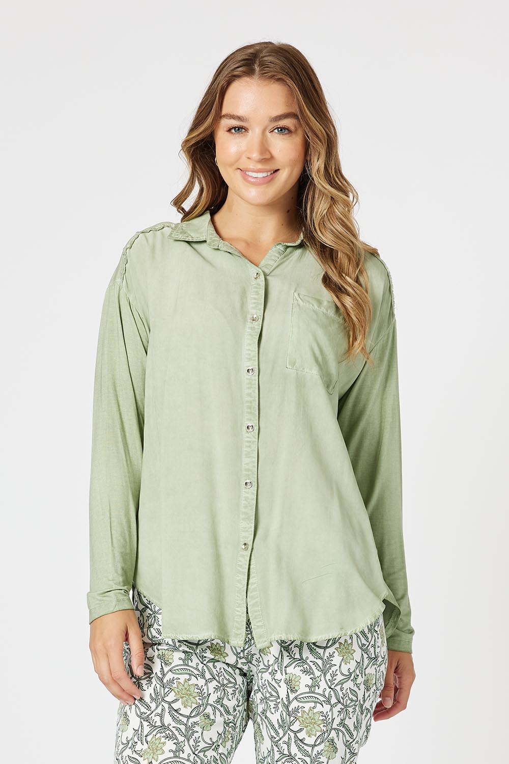A model wearing the Paige Garment Washed Shirt in colour Washgreen (Green), from the front, cropped image