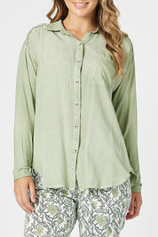 A model wearing the Paige Garment Washed Shirt in colour Washgreen (Green), from the front, cropped image