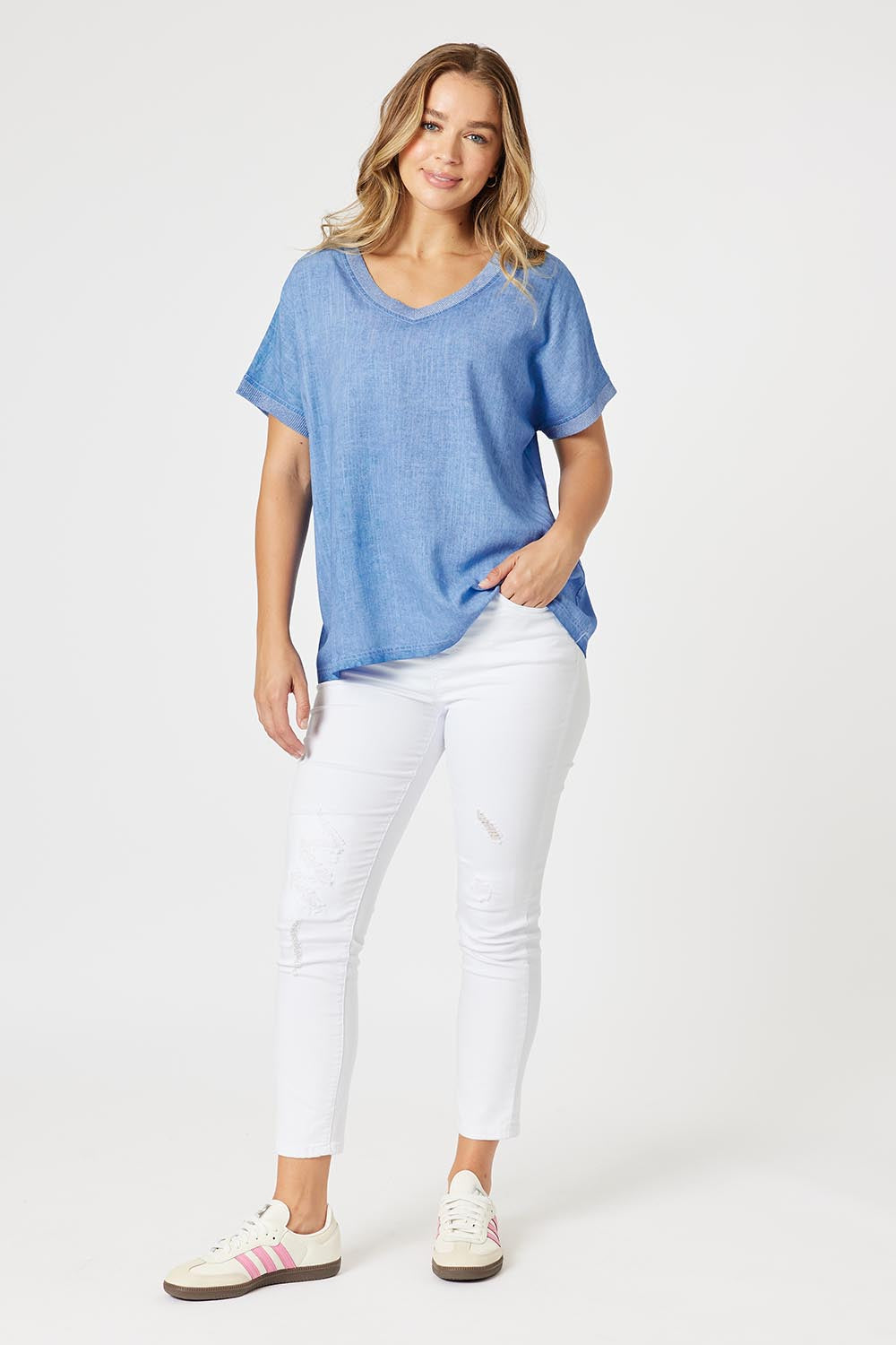 A model wearing The Sienna Linen Blend Tee in colour Blue (Blue), from the front, showing the whole outfit