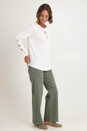 Model Riina wearing size S of the Heart Square Tee in colour White (White), from the front, showing the whole outfit