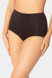 A model wearing the Sloggi Full Briefs 2P in colour Black (Black), from the front, cropped image