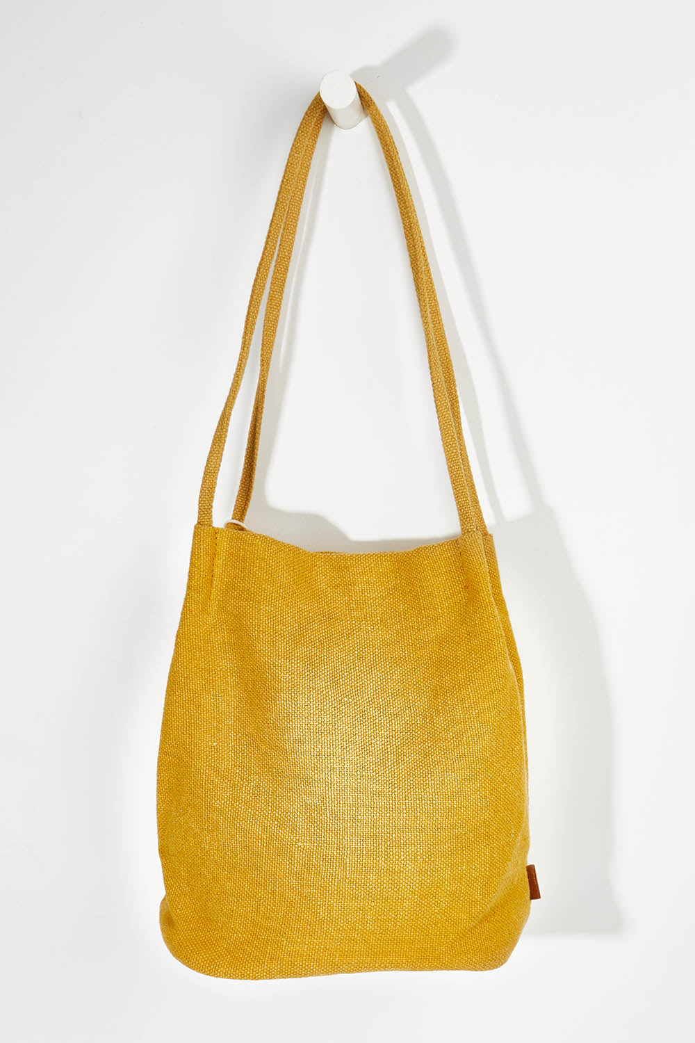 A model wearing size OneSize of the Natural Jute Long Handle Bag in colour Mustard, from the front, showing the whole outfit