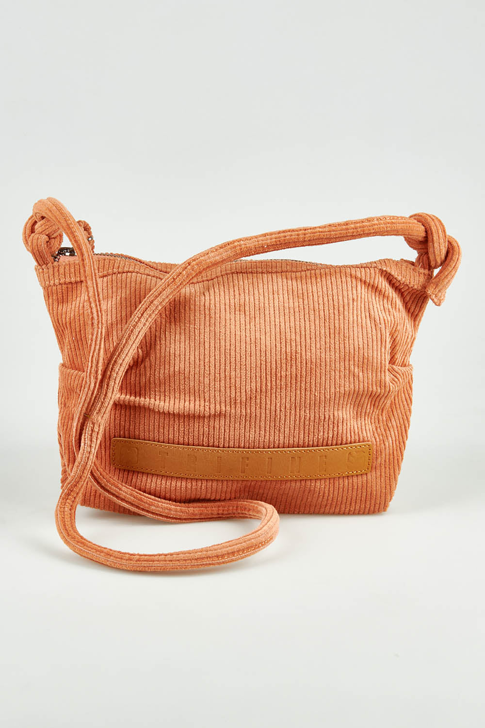 A model wearing the Corduroy Crossbody Bag in colour Rust, from the front, showing the whole outfit