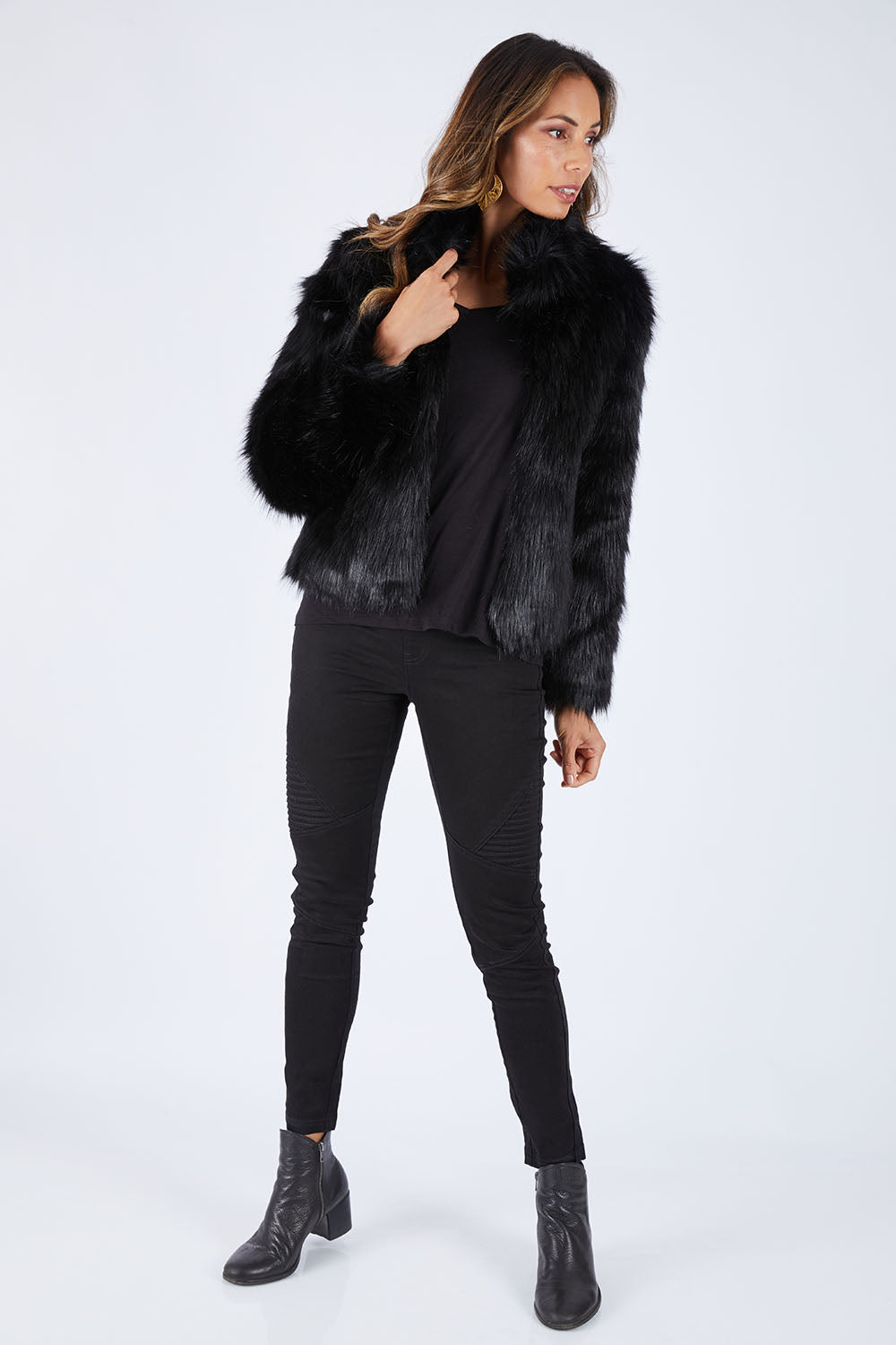 Model Amanda wearing size S of the Fur Delicious Jacket in colour Black (Black), from the front, showing the whole outfit
