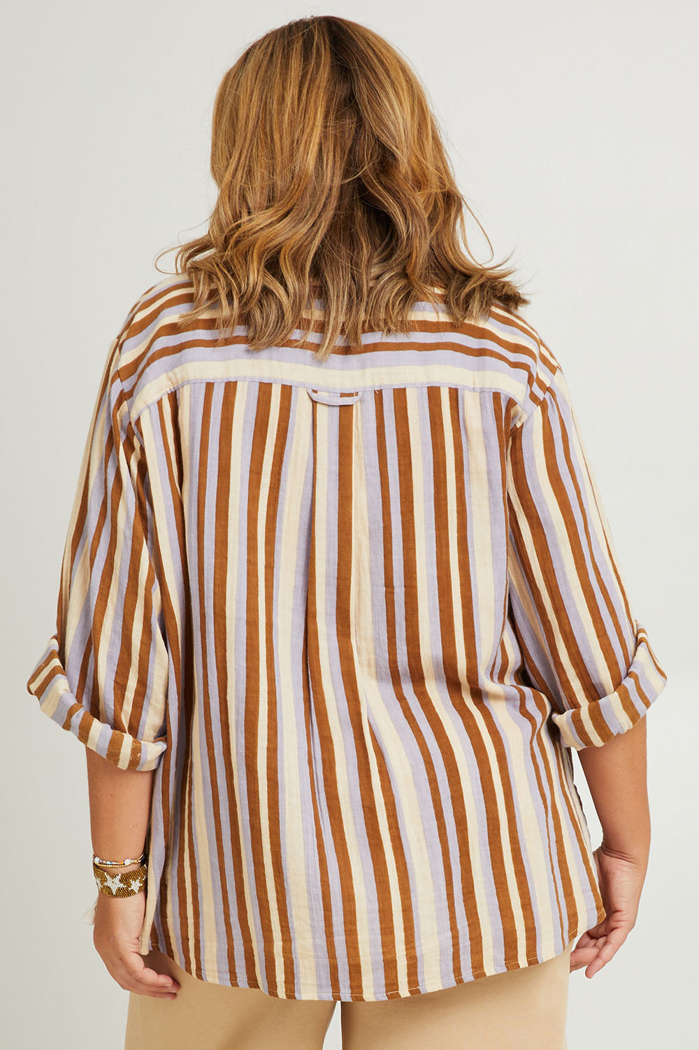 Model Fiona wearing the Striped Cotton Lounge Shirt in colour Lilacstrip, from the back
