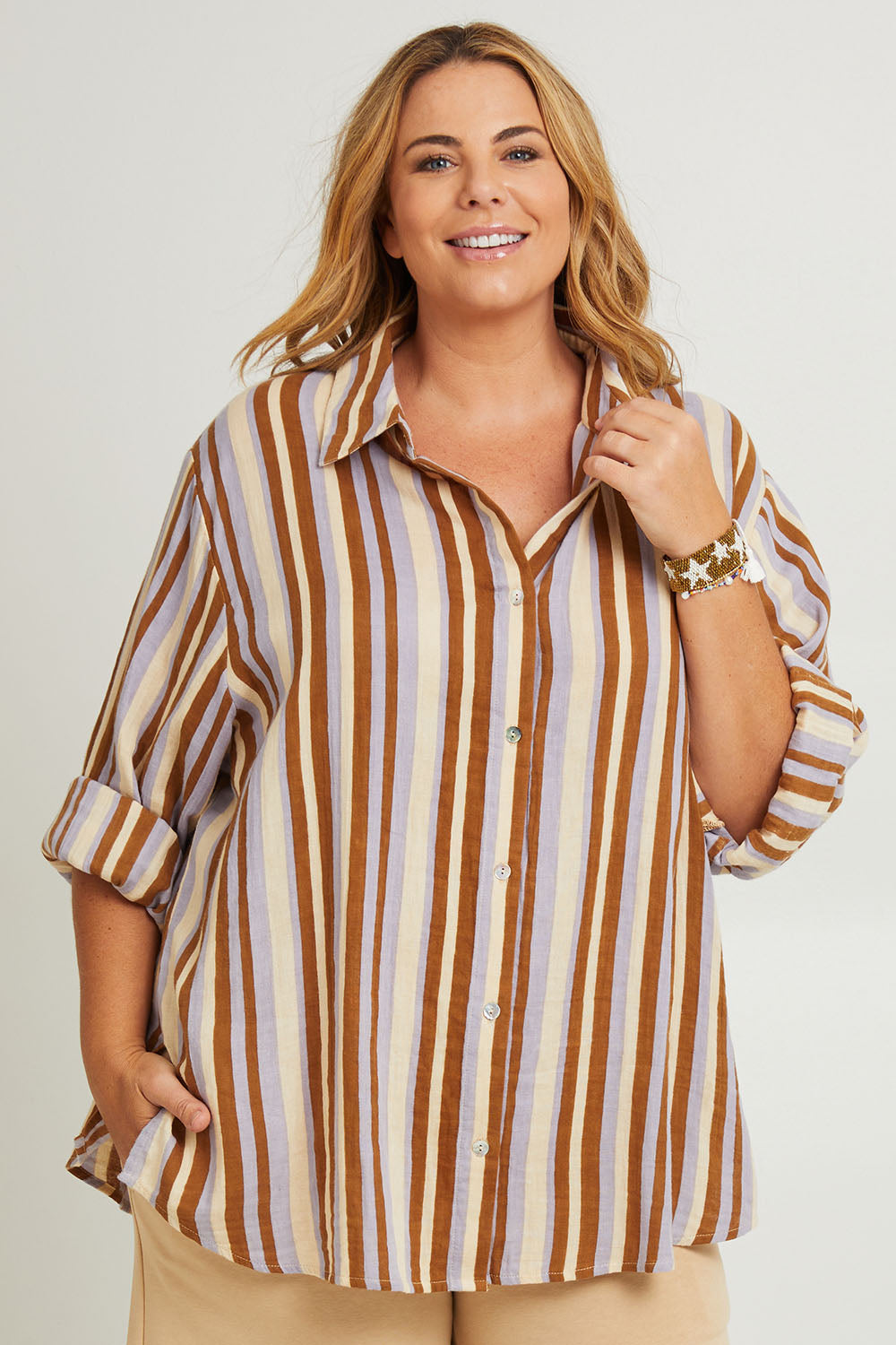 Model Fiona wearing the Striped Cotton Lounge Shirt in colour Lilacstrip, from the front, cropped image