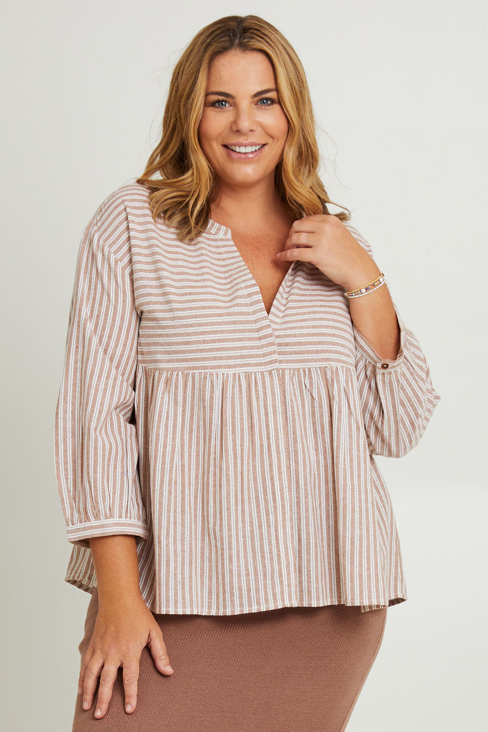 Model Fiona wearing the Cotton Stripe Lounge Top in colour Camel, from the front, cropped image