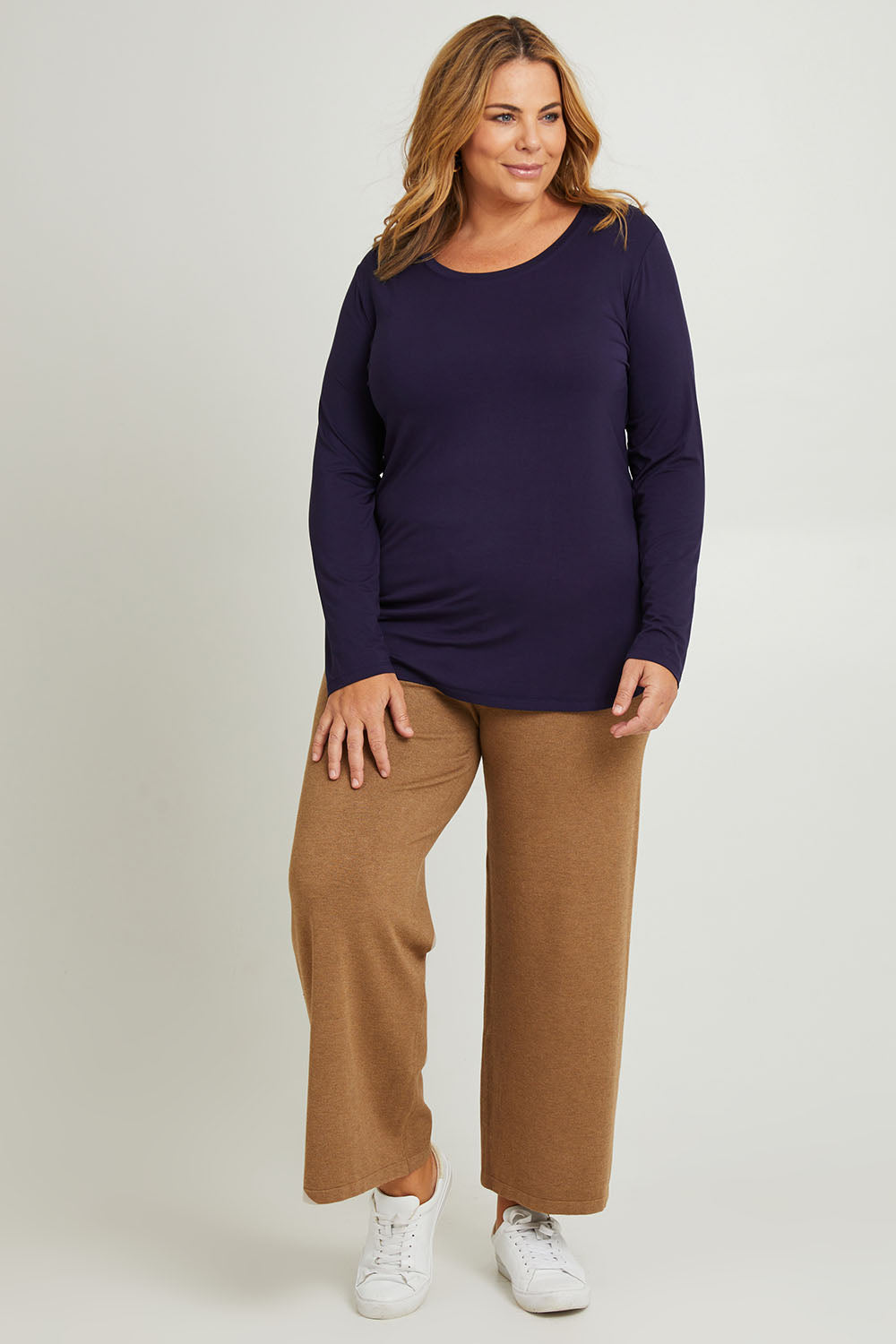 Model Fiona wearing the Classic Fit Long Sleeve Modal Tee in colour Midnight (Blue), from the front, showing the whole outfit