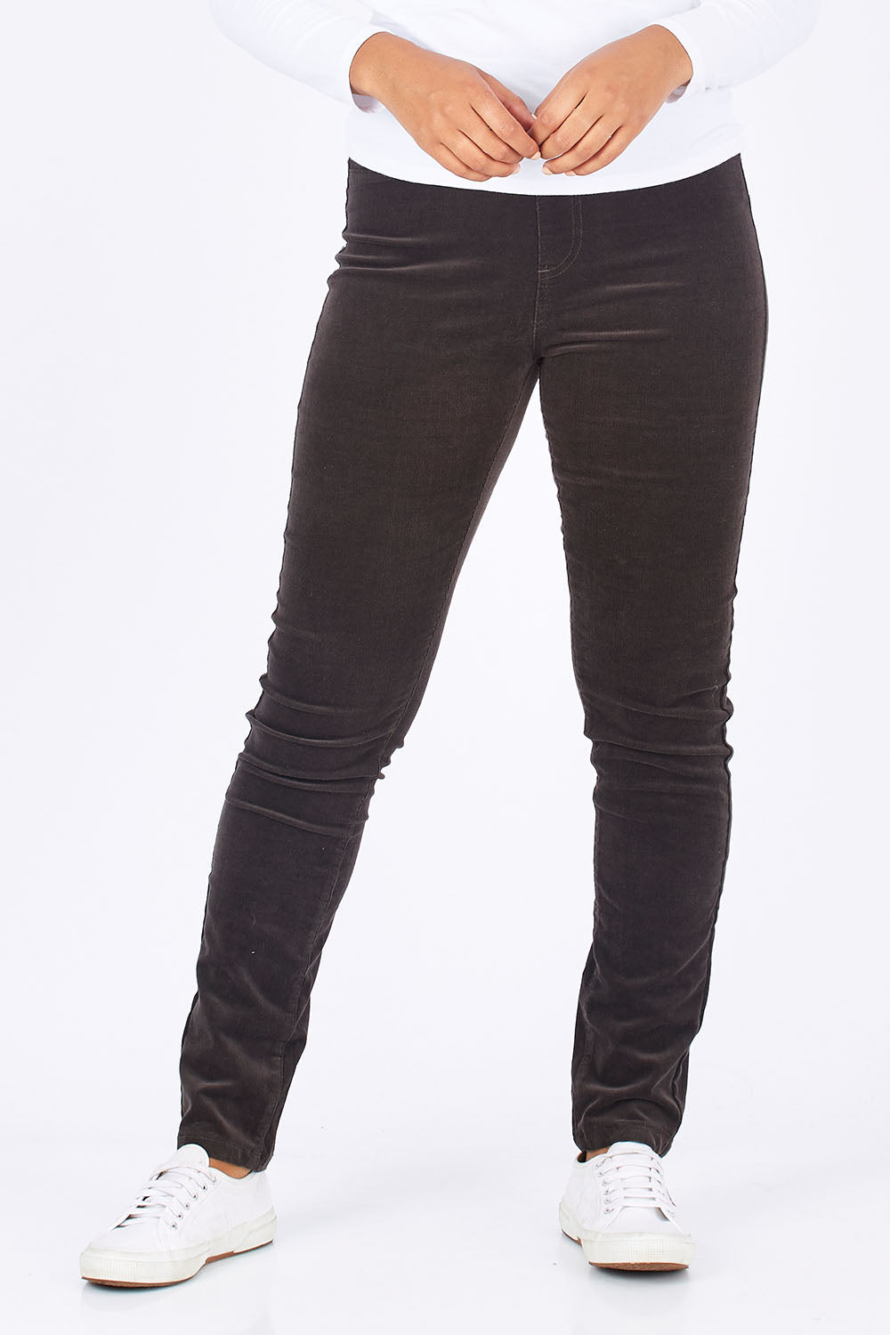 Model Summer wearing size 10 of the Skinny Leg Cord Pull On Pant in colour Walnut, from the front, cropped image