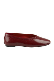 Product shot of the Euphoria Ballet Flat in colour Winecrinkl (Red), from the front