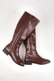 A model wearing size 37 of the Gabe Knee Boot in colour Chocolate, from the front, showing the whole outfit
