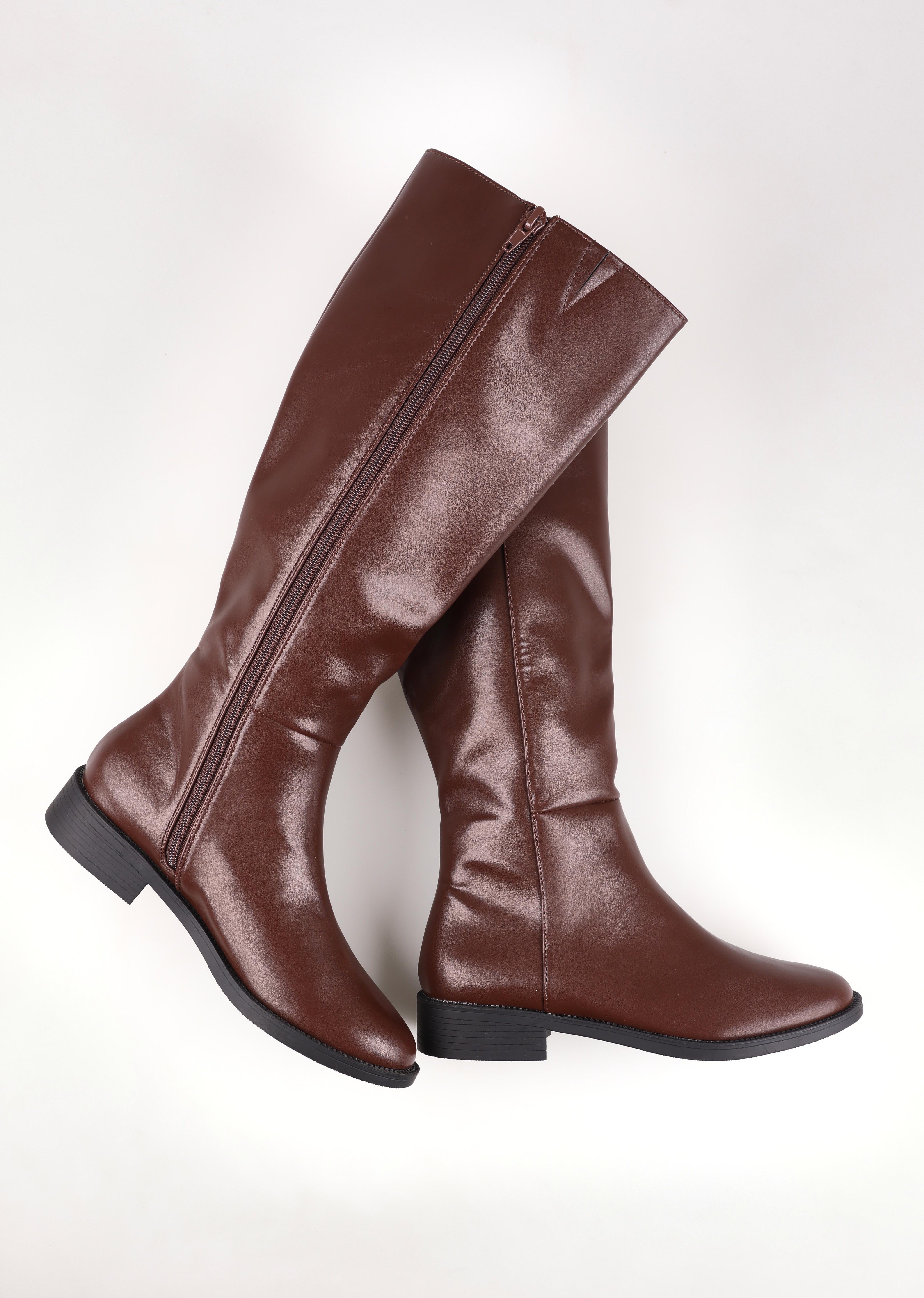 A model wearing size 37 of the Gabe Knee Boot in colour Chocolate, from the front, showing the whole outfit