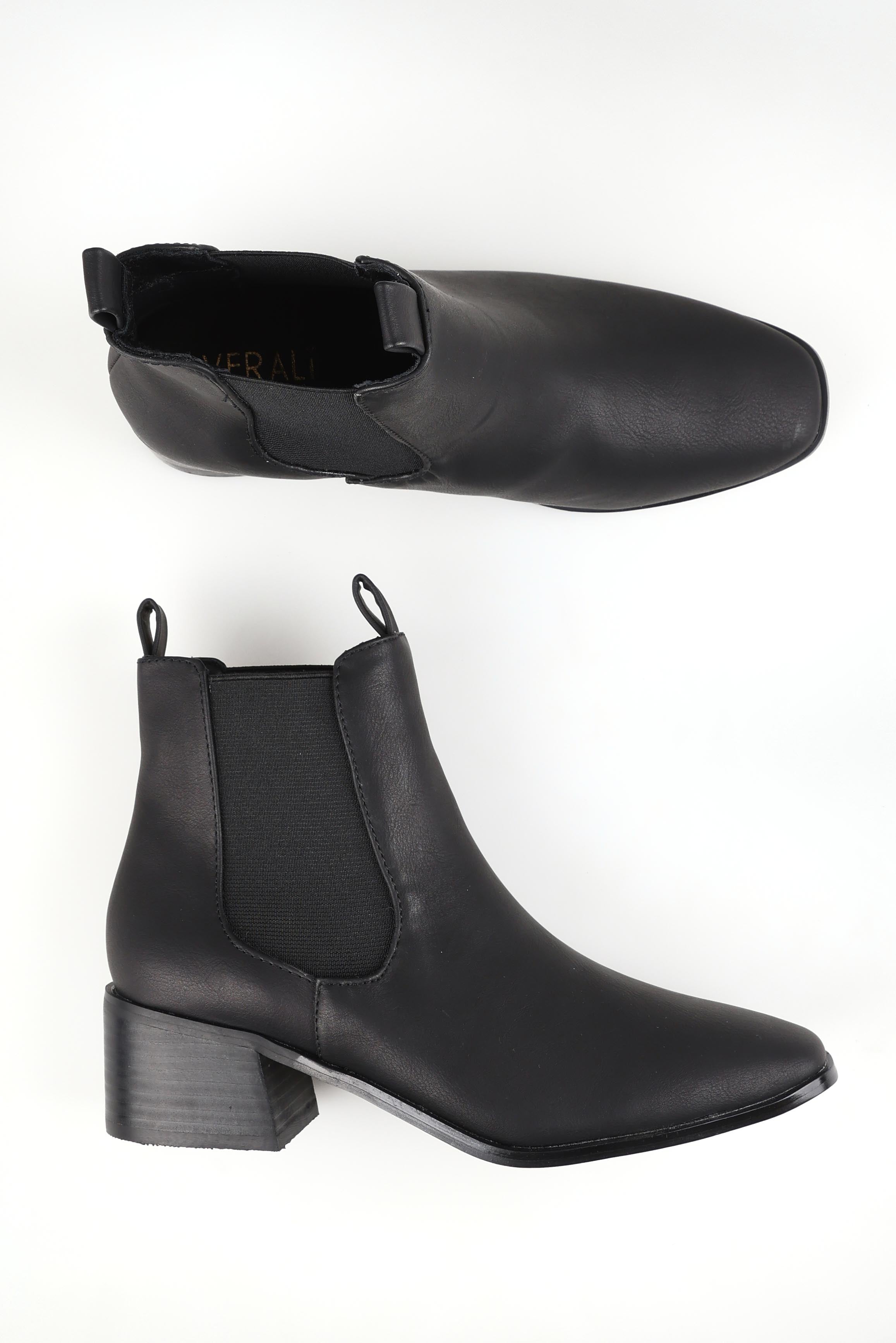 A model wearing size 37 of the Nas Ii Ankle Boot in colour Black (Black), from the front, showing the whole outfit
