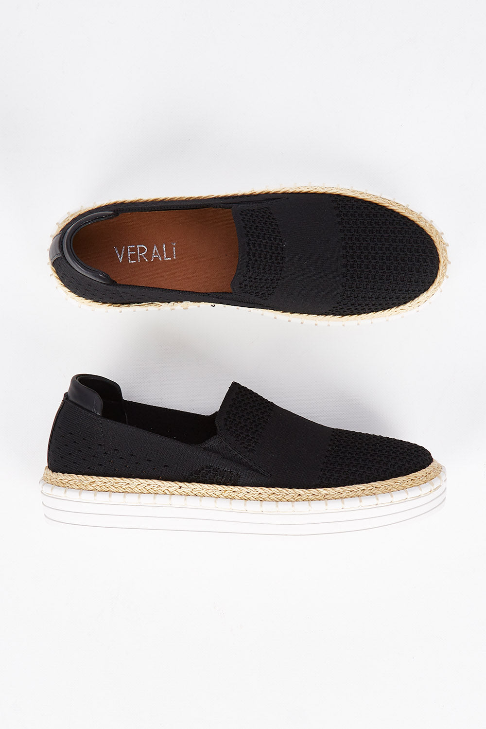A model wearing size 36 of the Queen Stretch Flat in colour Black (Black), from the front, showing the whole outfit