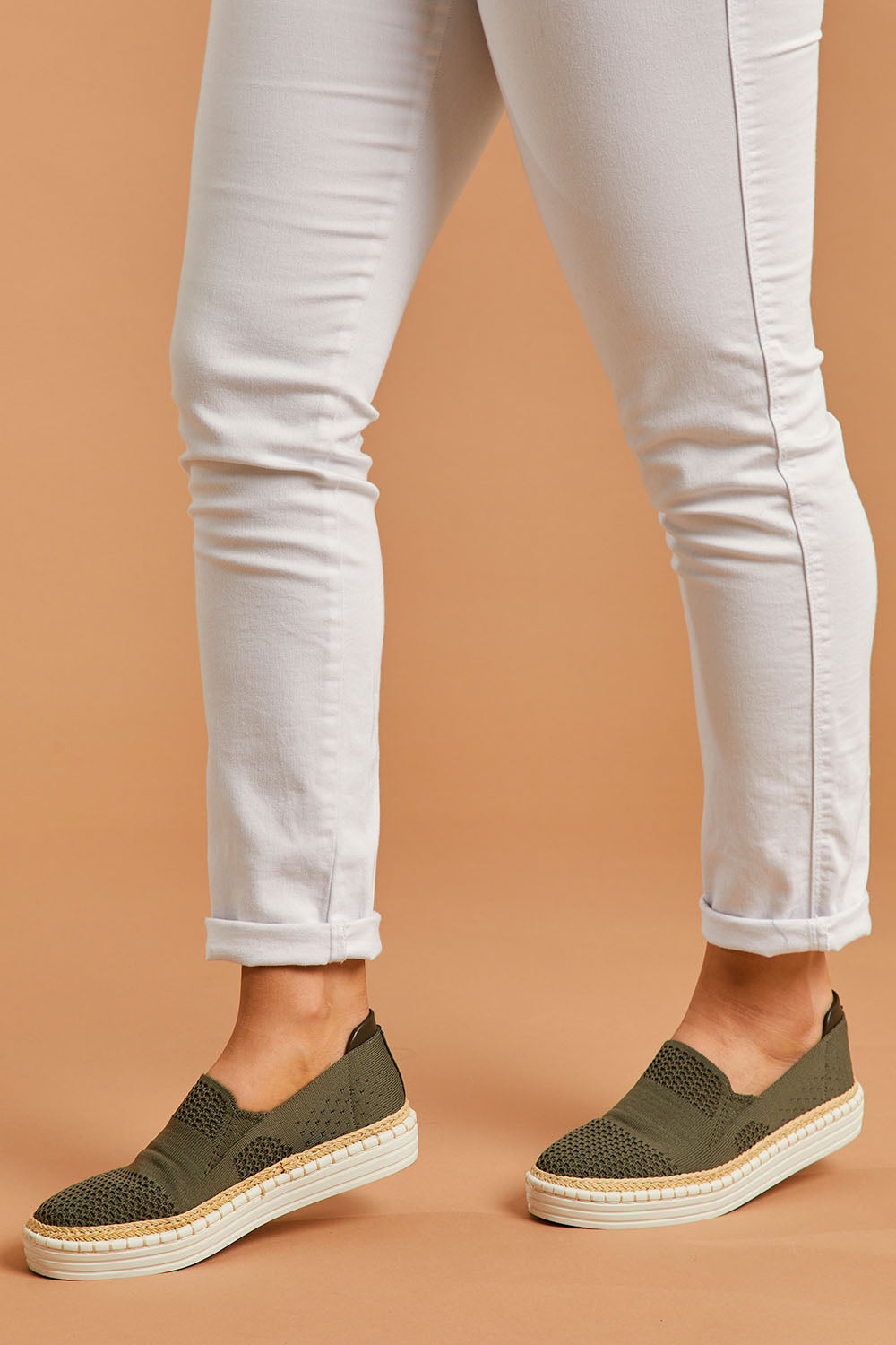 A model wearing size 38 of the Queen Stretch Flat in colour Khaki (Green), from the front, cropped image
